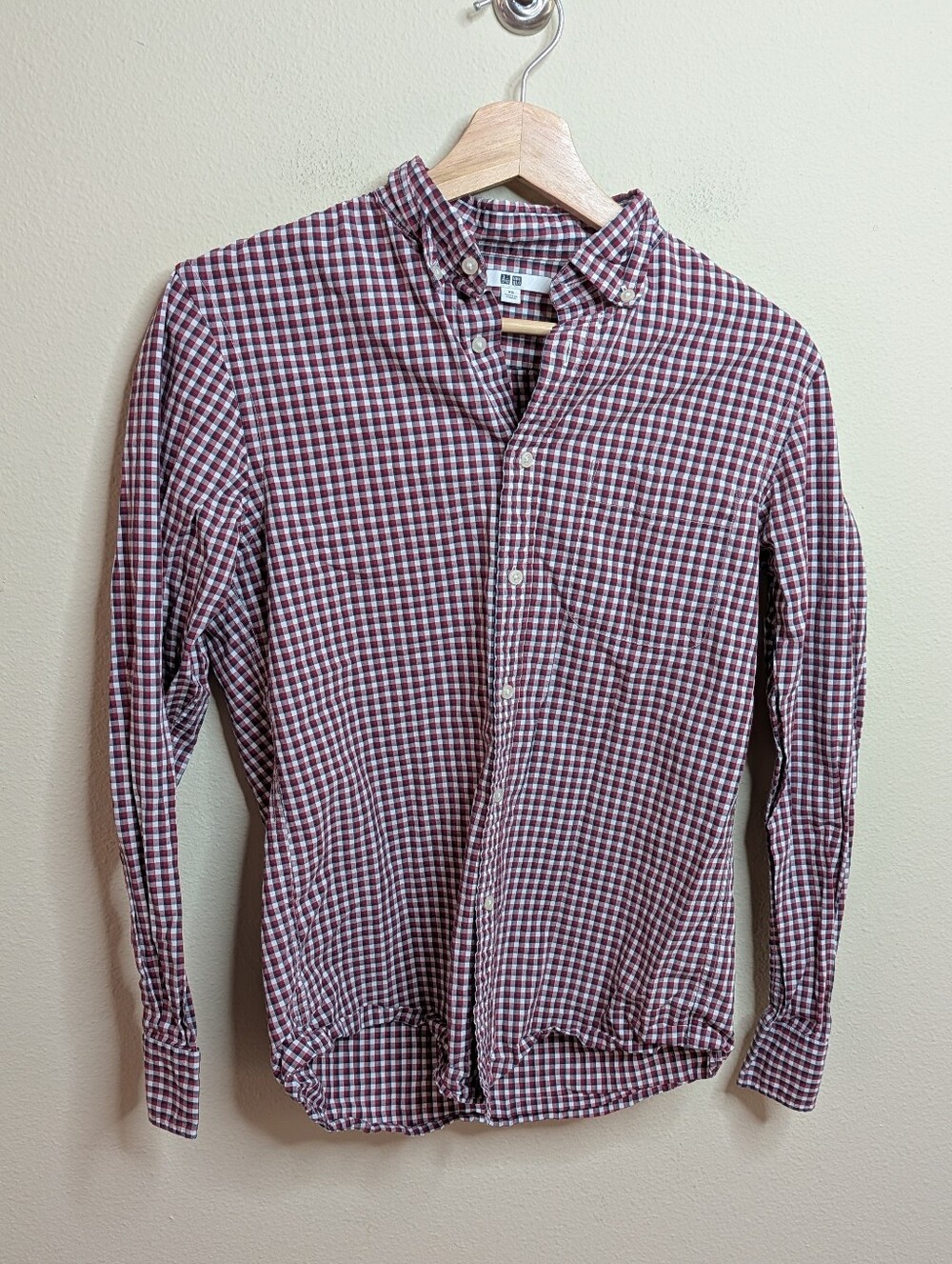 Uniqlo Men's Red Navy White Plaid Button Down Shirt XS